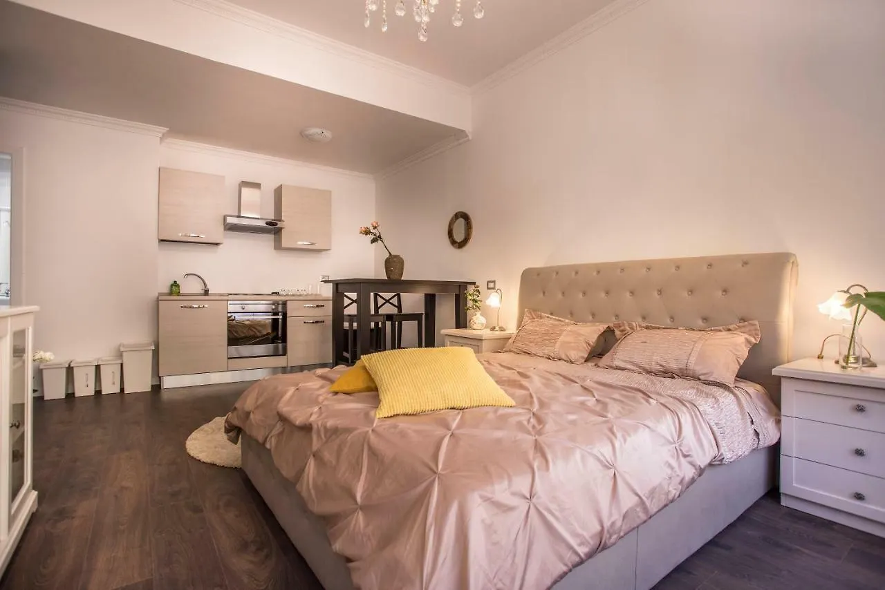 Seven Home Milano Italien